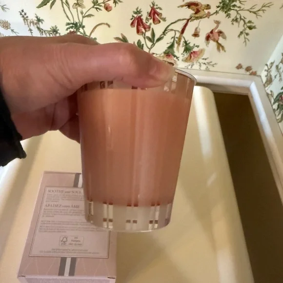 Nest Wellness Candle, Rosewater and Himalayan Salt - Picture 4 of 4